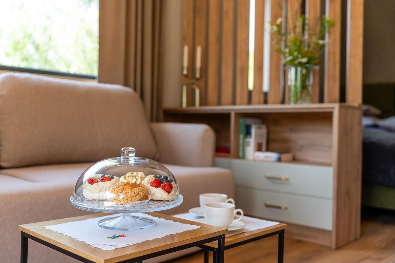 Zielona Zaba Hotel Derc Bagian luar foto