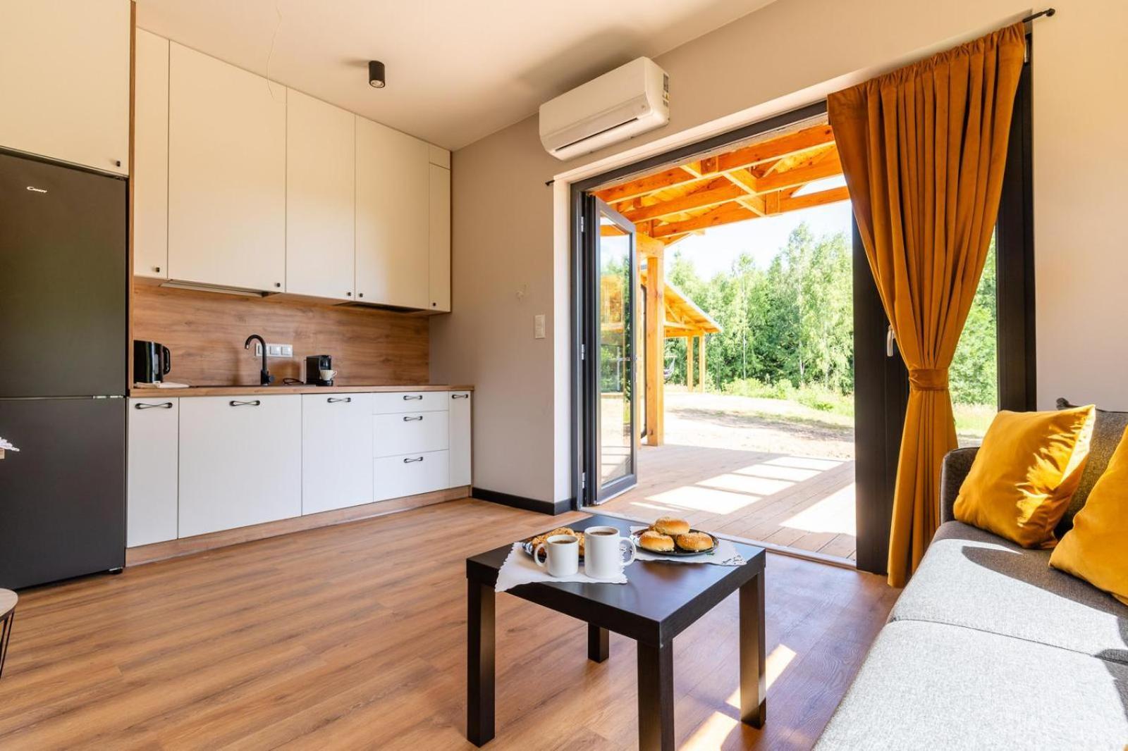 Zielona Zaba Hotel Derc Bagian luar foto
