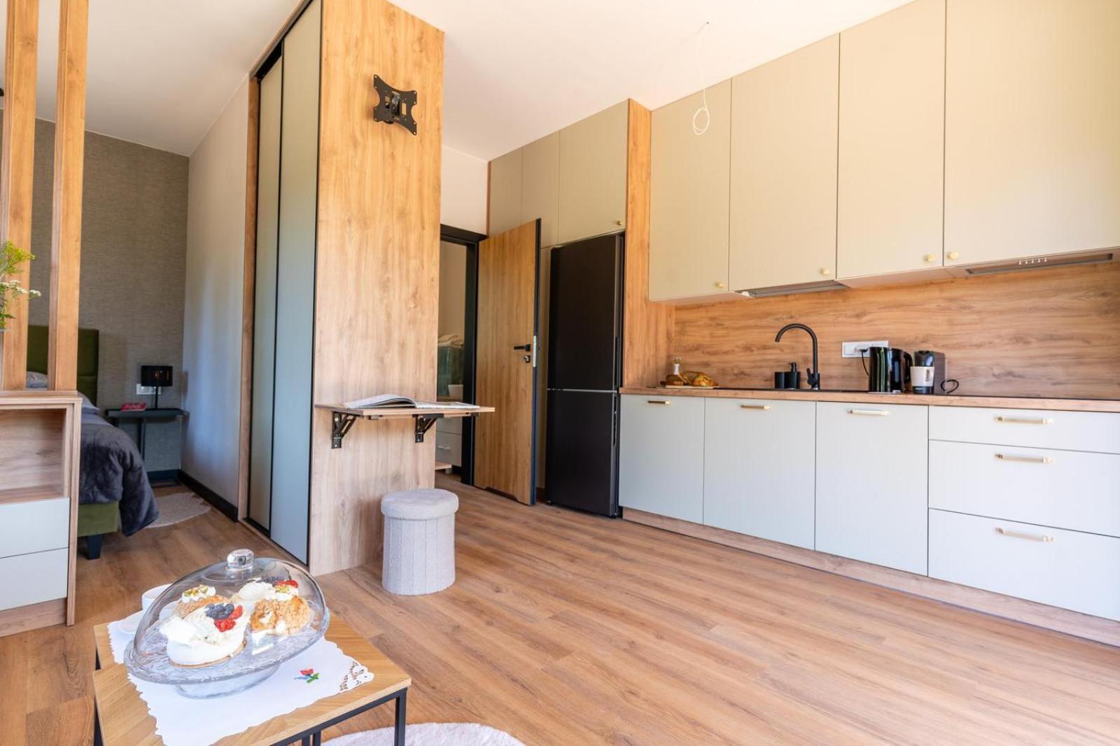 Zielona Zaba Hotel Derc Bagian luar foto
