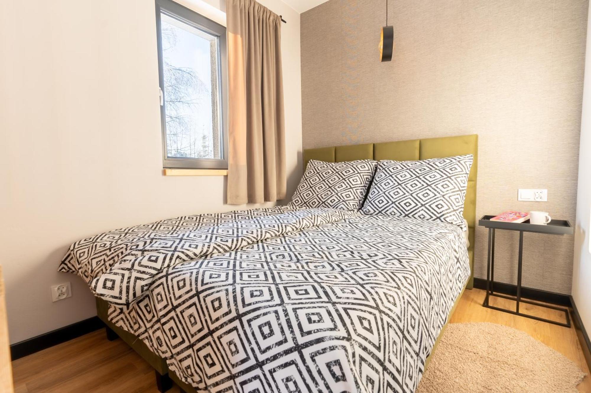 Zielona Zaba Hotel Derc Bagian luar foto